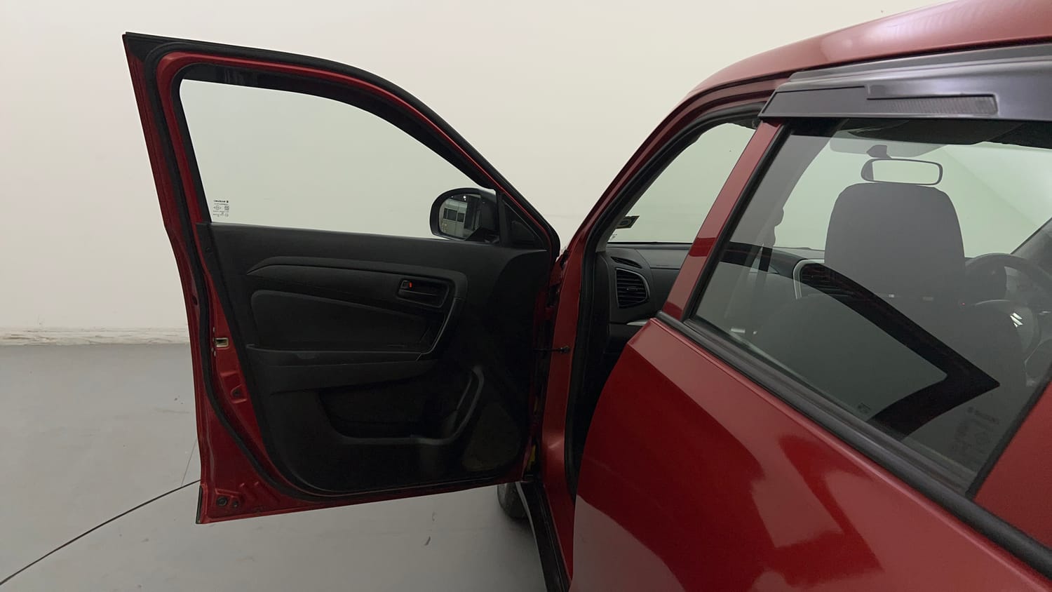Used 2018 Maruti Suzuki Vitara Brezza [2016-2020] LDi Diesel Manual interior LEFT FRONT DOOR OPEN VIEW