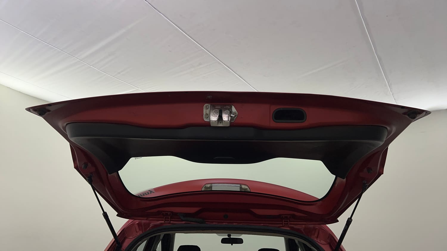 Used 2018 Maruti Suzuki Vitara Brezza [2016-2020] LDi Diesel Manual interior DICKY DOOR OPEN VIEW