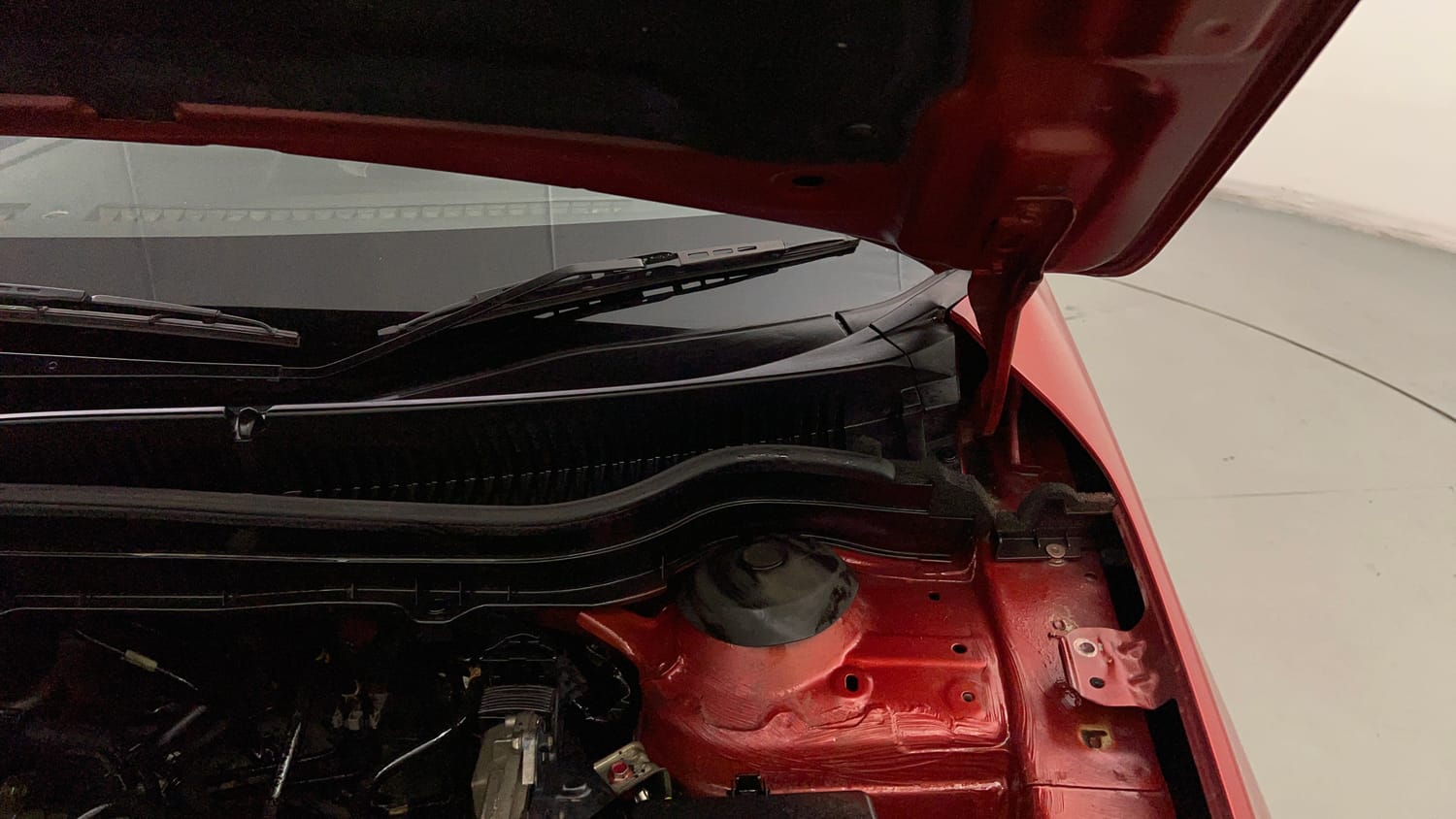Used 2018 Maruti Suzuki Vitara Brezza [2016-2020] LDi Diesel Manual engine ENGINE LEFT SIDE HINGE & APRON VIEW
