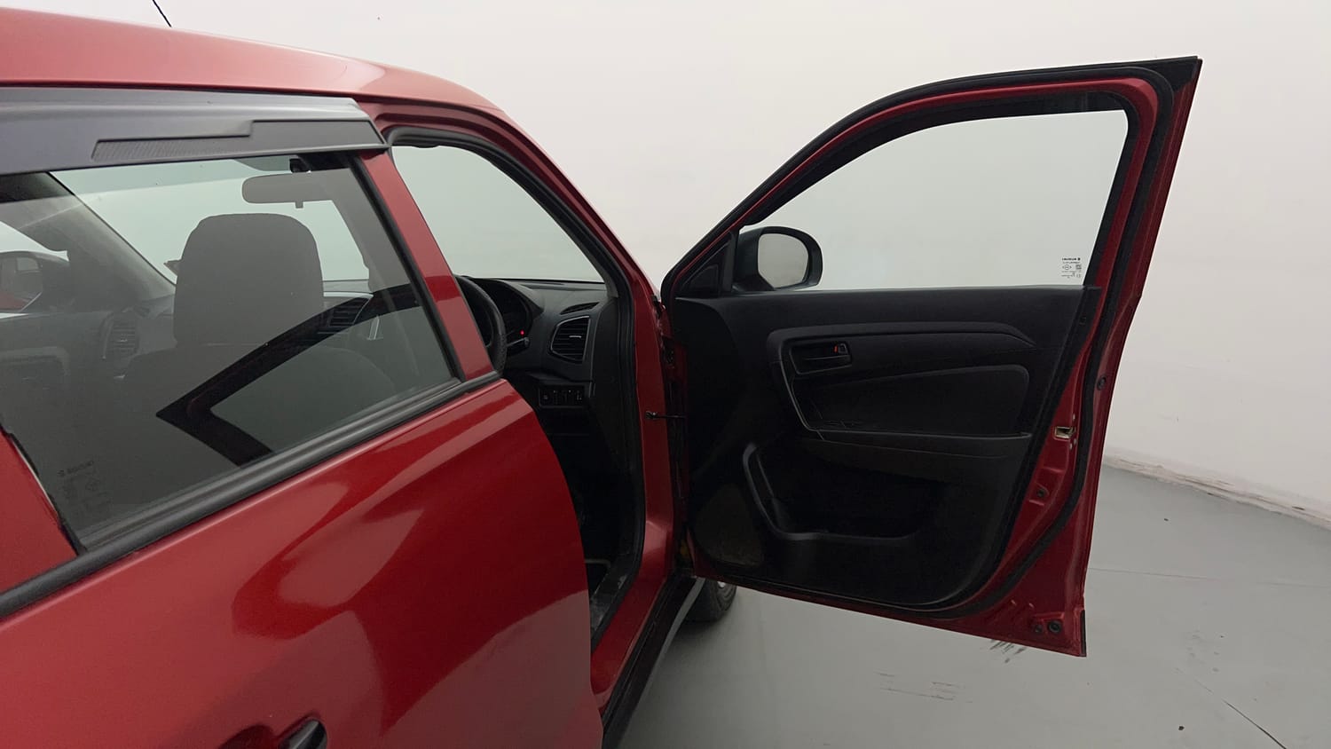 Used 2018 Maruti Suzuki Vitara Brezza [2016-2020] LDi Diesel Manual interior RIGHT FRONT DOOR OPEN VIEW