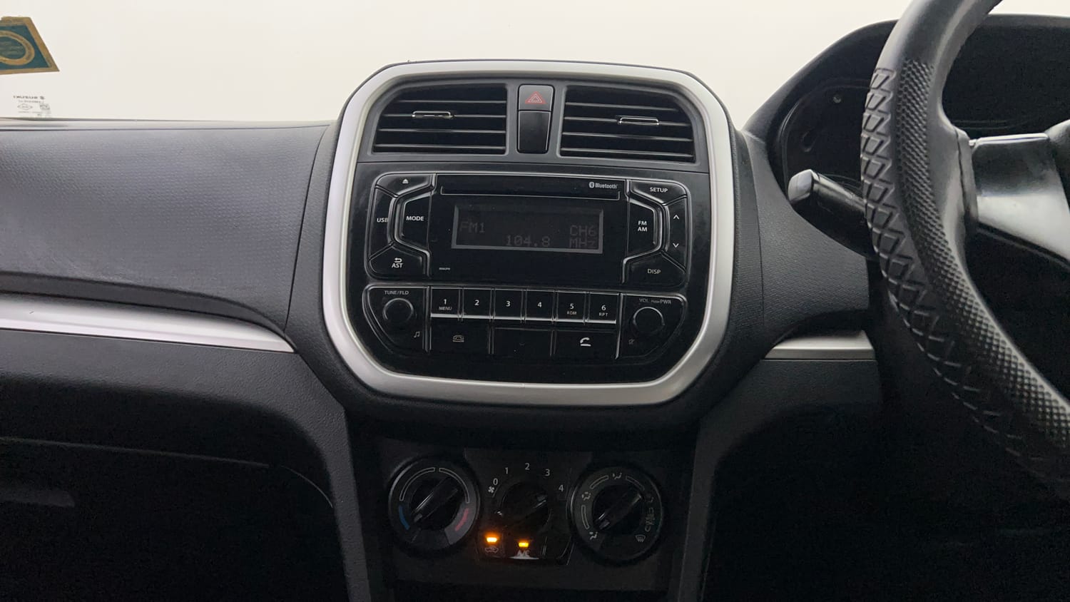 Used 2018 Maruti Suzuki Vitara Brezza [2016-2020] LDi Diesel Manual interior MUSIC SYSTEM & AC CONTROL VIEW
