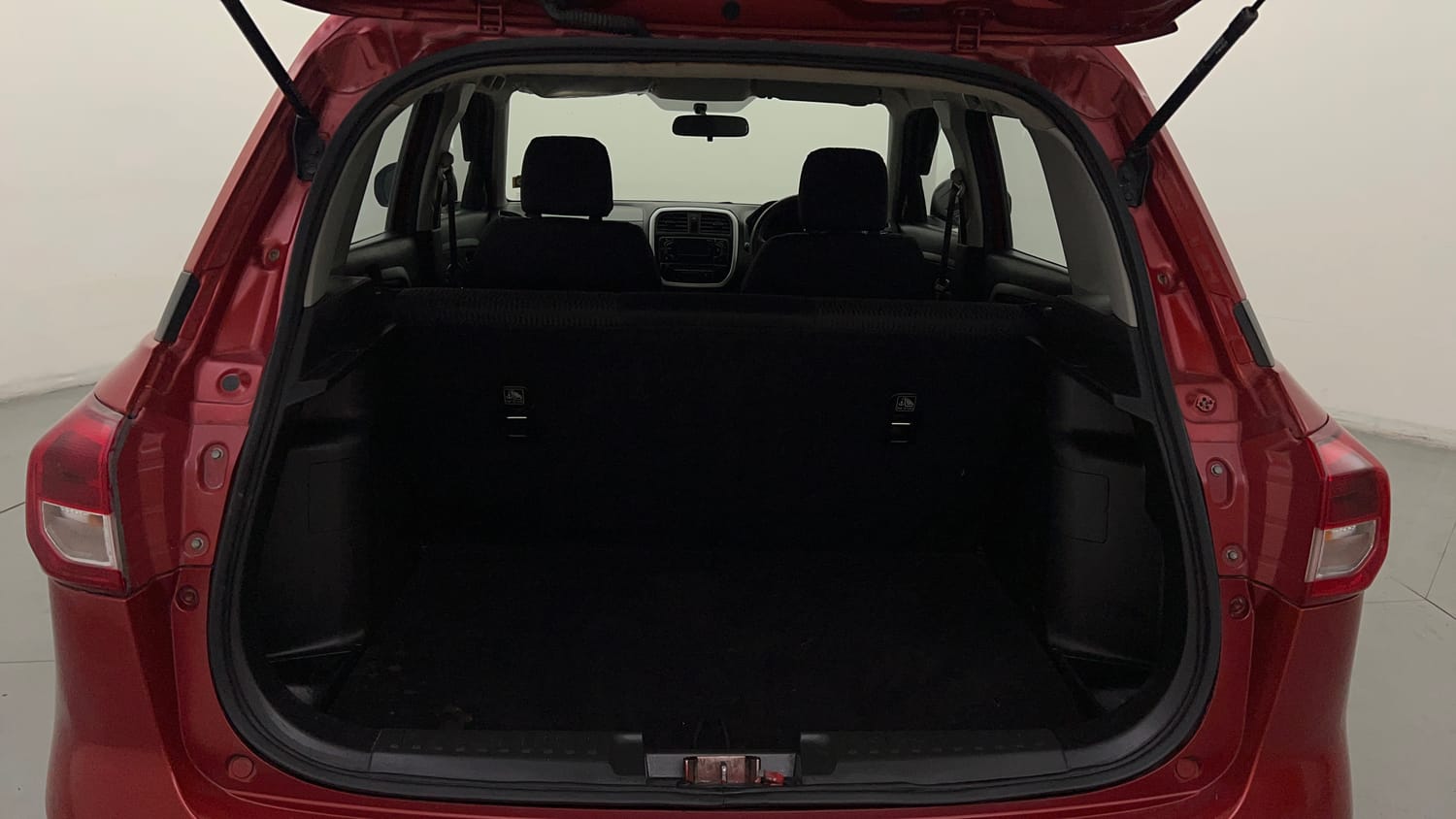 Used 2018 Maruti Suzuki Vitara Brezza [2016-2020] LDi Diesel Manual interior DICKY INSIDE VIEW