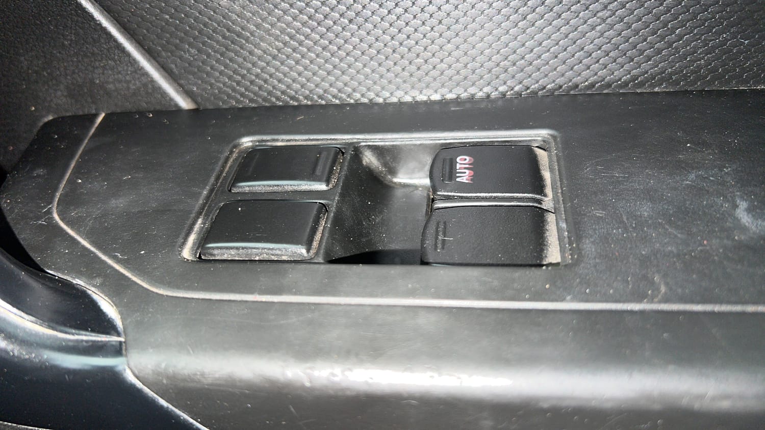 Used 2018 Maruti Suzuki Vitara Brezza [2016-2020] LDi Diesel Manual top_features Power windows