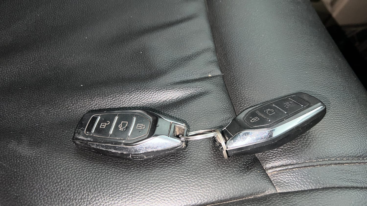 Used 2018 Mahindra XUV500 W9 AT Diesel Automatic extra CAR KEY VIEW