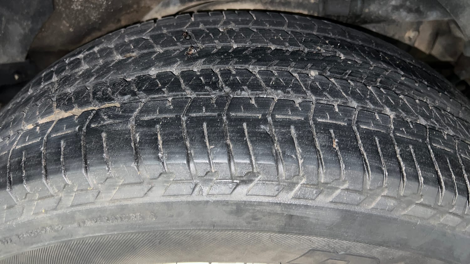 Used 2018 Mahindra XUV500 W9 AT Diesel Automatic tyres LEFT REAR TYRE TREAD VIEW