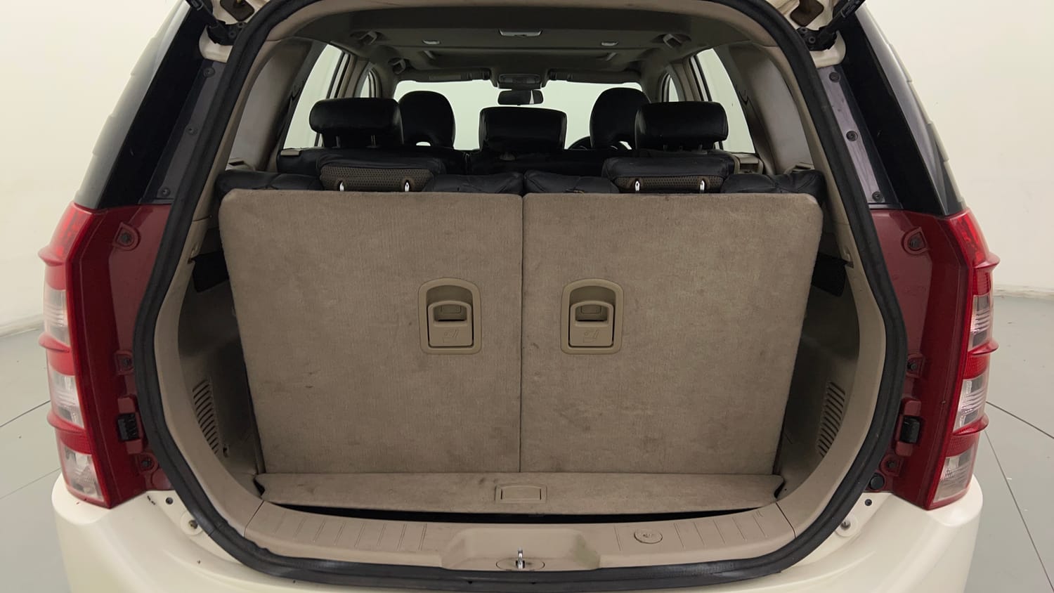 Used 2018 Mahindra XUV500 W9 AT Diesel Automatic interior DICKY INSIDE VIEW