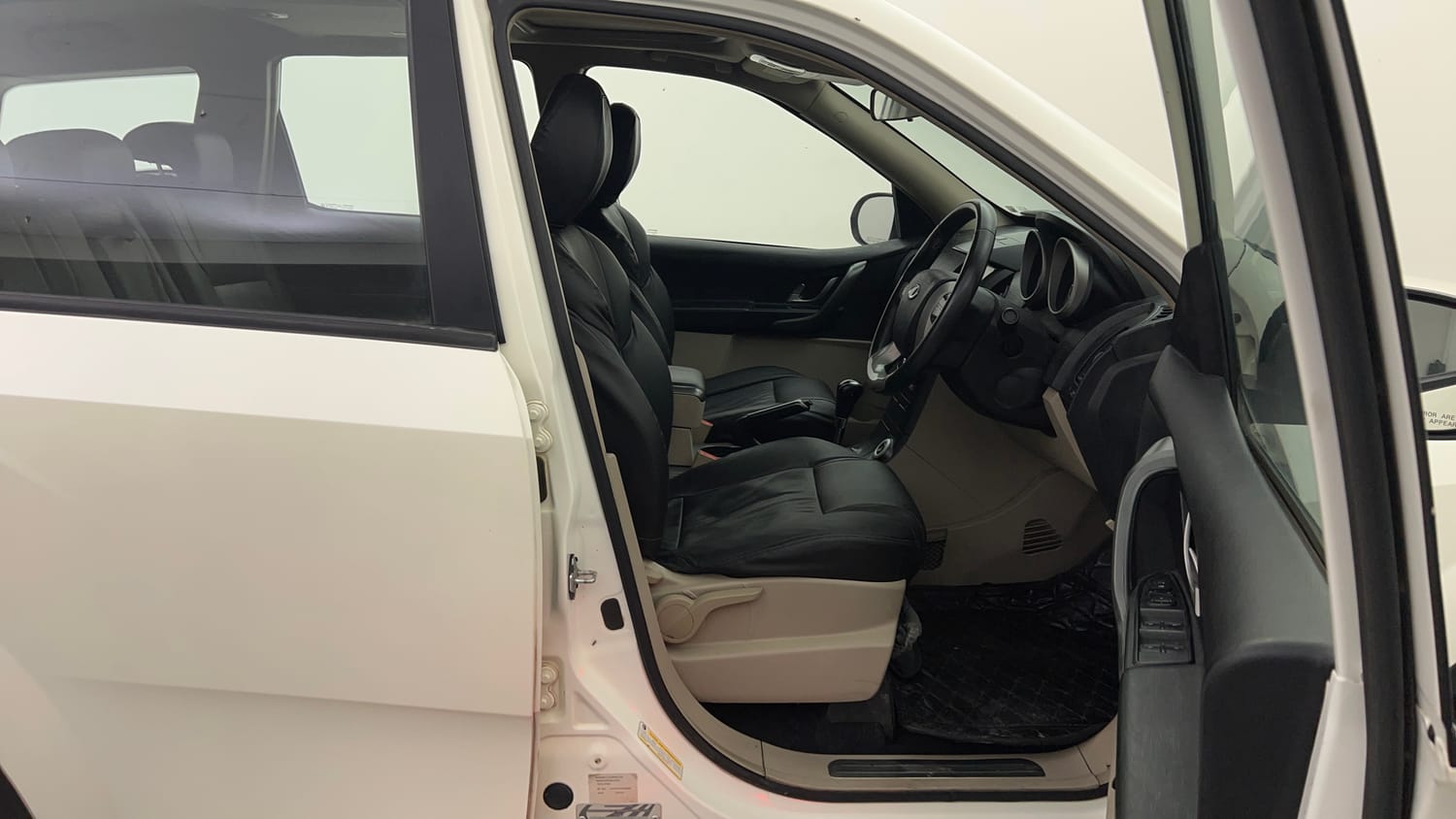 Used 2018 Mahindra XUV500 W9 AT Diesel Automatic interior RIGHT SIDE FRONT DOOR CABIN VIEW