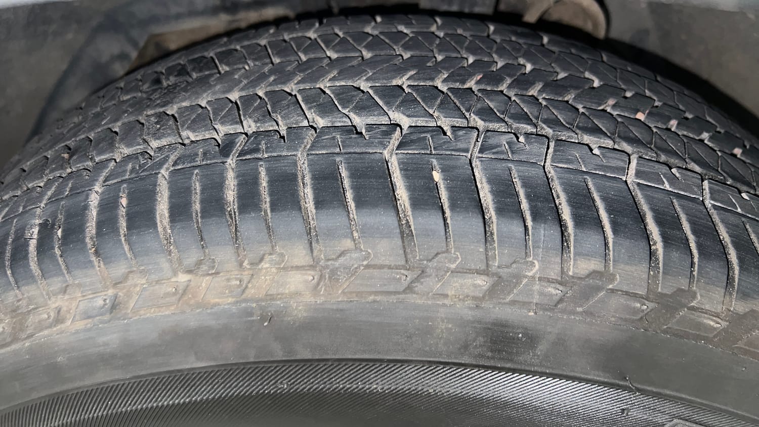 Used 2018 Mahindra XUV500 W9 AT Diesel Automatic tyres LEFT FRONT TYRE TREAD VIEW