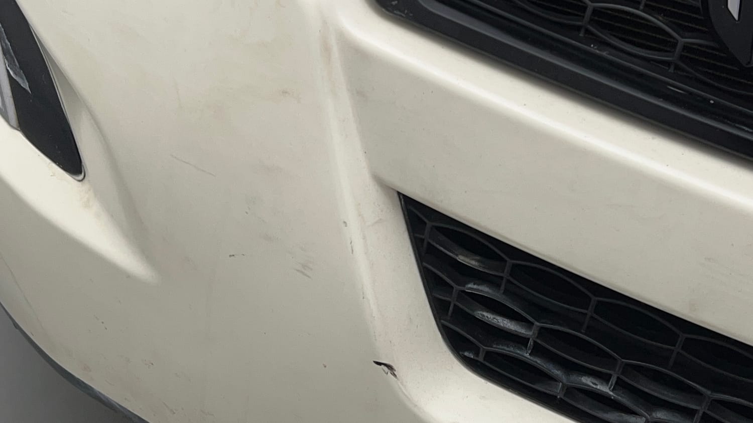 Used 2018 Mahindra XUV500 W9 AT Diesel Automatic dents MINOR SCRATCH