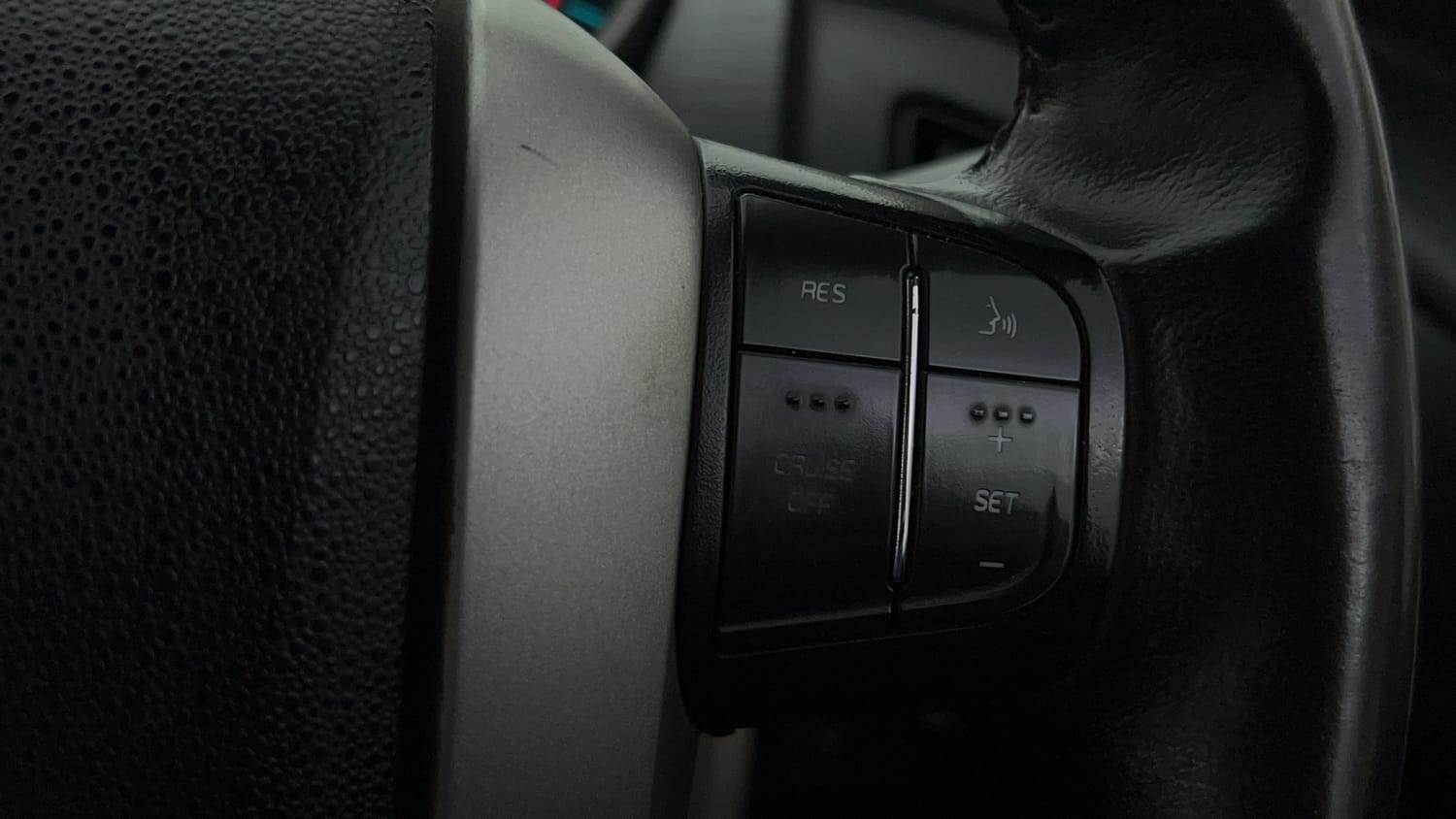 Used 2018 Mahindra XUV500 W9 AT Diesel Automatic top_features Cruise control