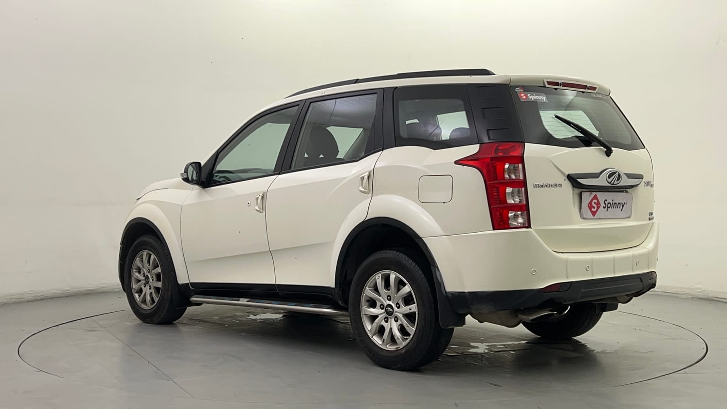 Used 2018 Mahindra XUV500 W9 AT Diesel Automatic exterior LEFT REAR CORNER VIEW