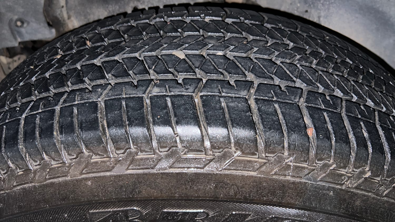 Used 2018 Mahindra XUV500 W9 AT Diesel Automatic tyres RIGHT REAR TYRE TREAD VIEW