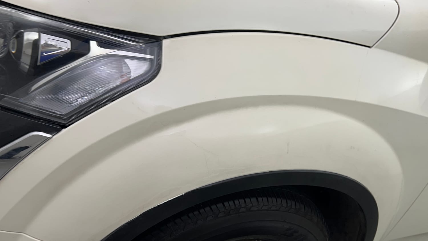 Used 2018 Mahindra XUV500 W9 AT Diesel Automatic dents MINOR SCRATCH