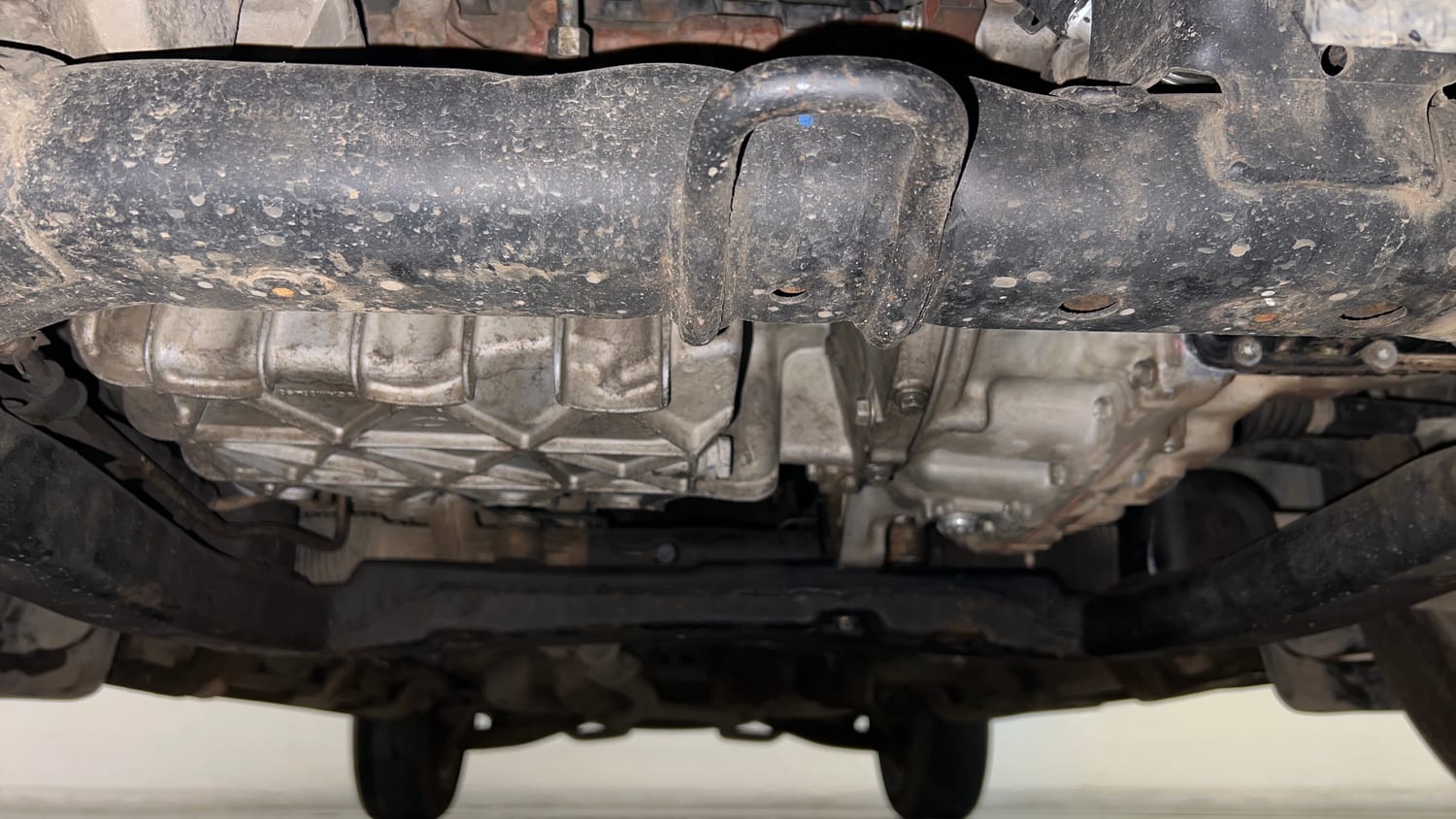 Used 2018 Mahindra XUV500 W9 AT Diesel Automatic extra FRONT LEFT UNDERBODY VIEW