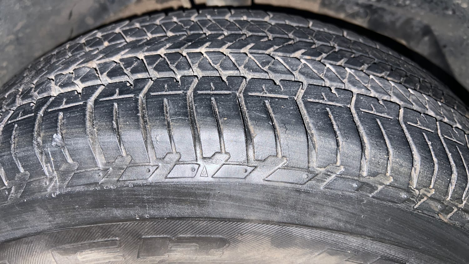 Used 2018 Mahindra XUV500 W9 AT Diesel Automatic tyres RIGHT FRONT TYRE TREAD VIEW