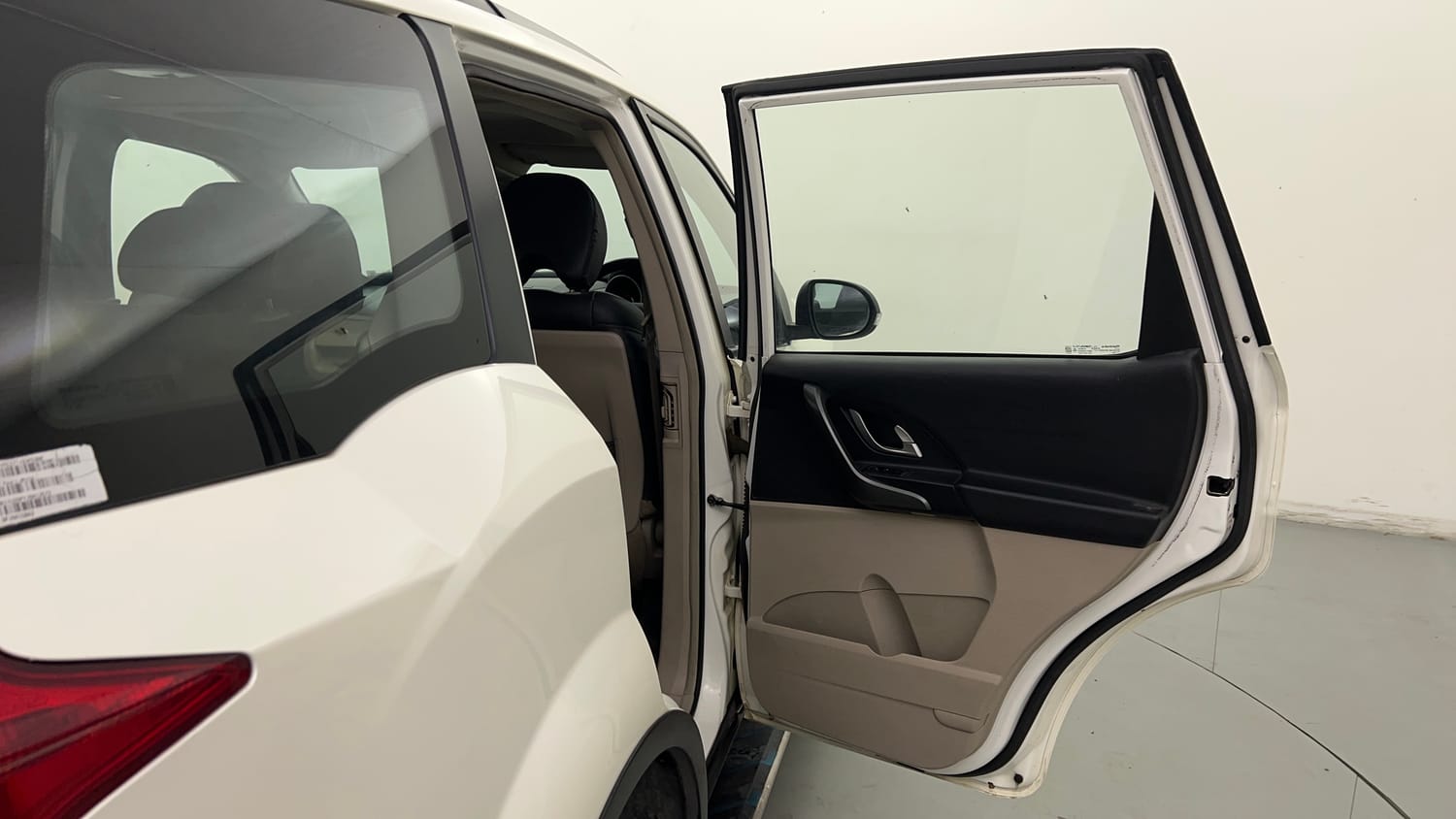 Used 2018 Mahindra XUV500 W9 AT Diesel Automatic interior RIGHT REAR DOOR OPEN VIEW