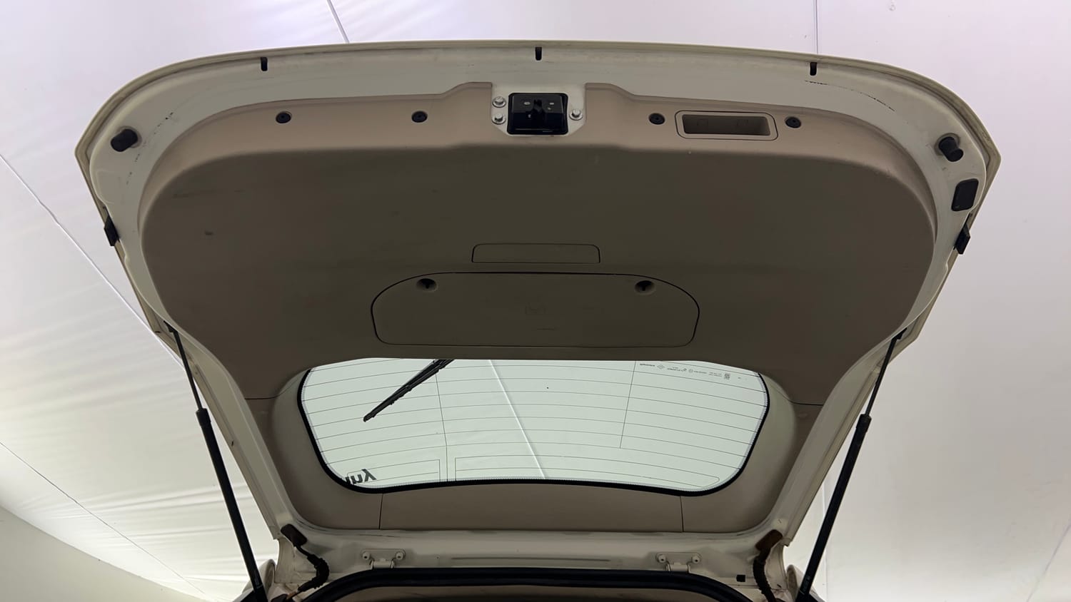 Used 2018 Mahindra XUV500 W9 AT Diesel Automatic interior DICKY DOOR OPEN VIEW