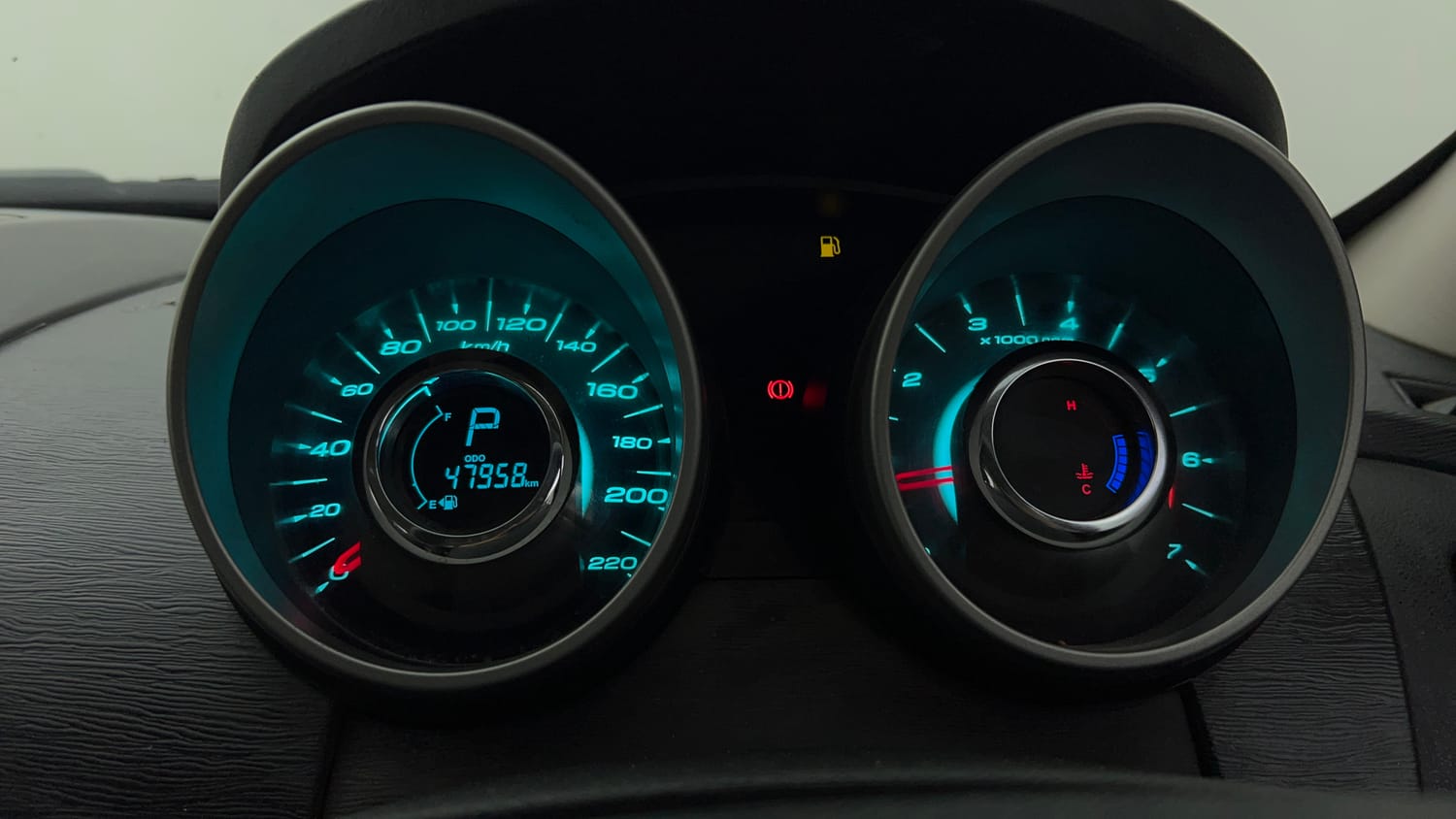 Used 2018 Mahindra XUV500 W9 AT Diesel Automatic interior CLUSTERMETER VIEW