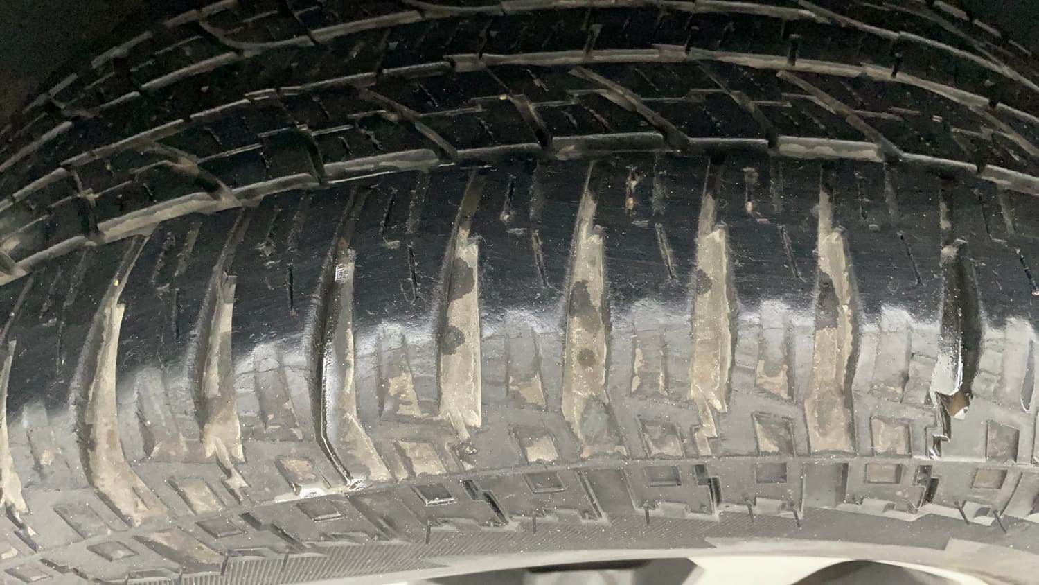 Used 2024 Mahindra Scorpio N Z8 L 4WD Diesel AT 7 STR Diesel Automatic tyres RIGHT REAR TYRE TREAD VIEW