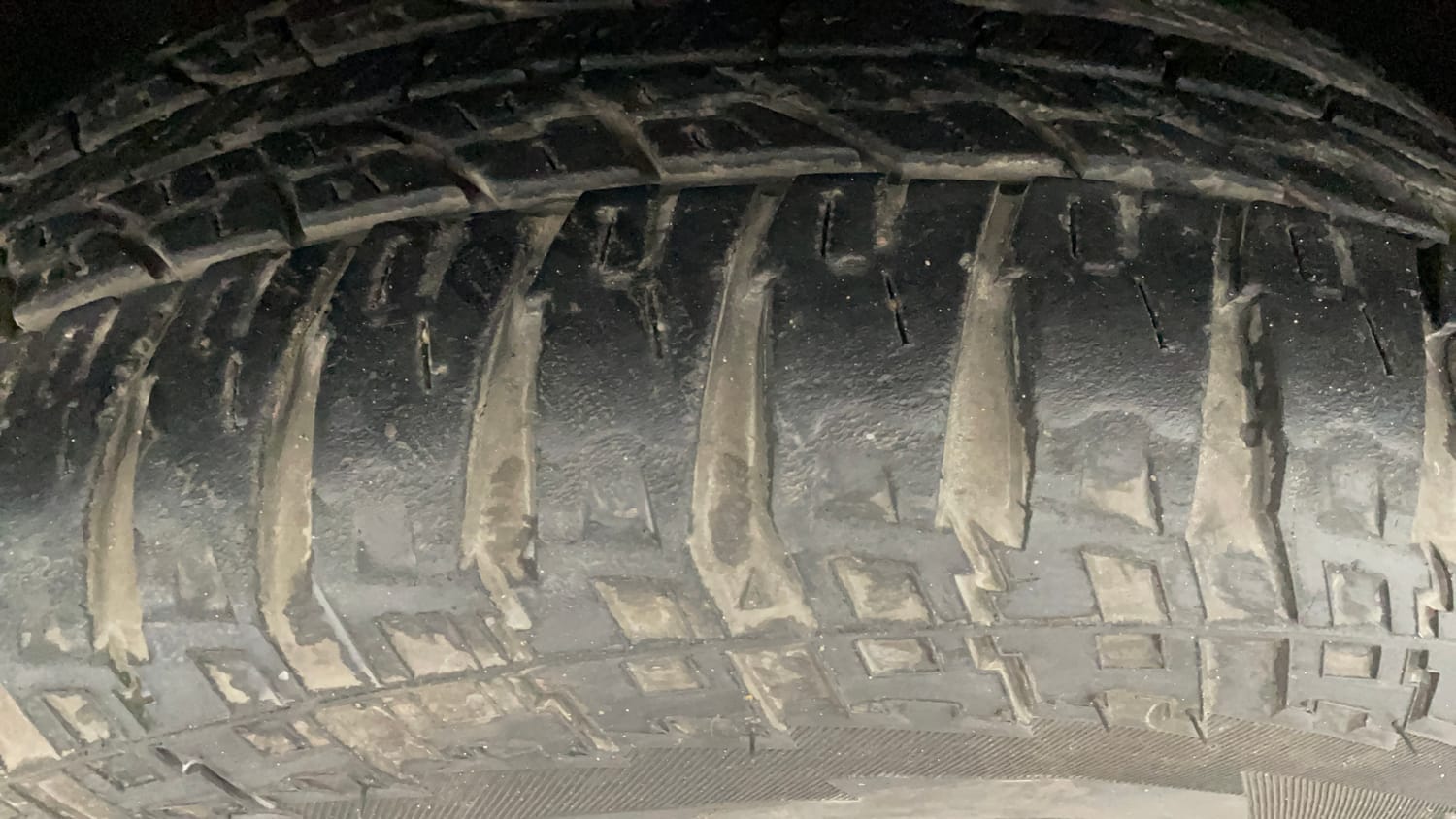 Used 2024 Mahindra Scorpio N Z8 L 4WD Diesel AT 7 STR Diesel Automatic tyres LEFT FRONT TYRE TREAD VIEW