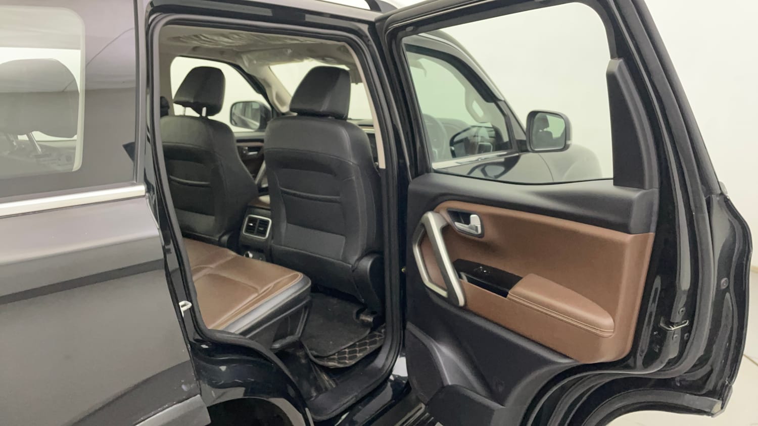 Used 2024 Mahindra Scorpio N Z8 L 4WD Diesel AT 7 STR Diesel Automatic interior RIGHT SIDE REAR DOOR CABIN VIEW