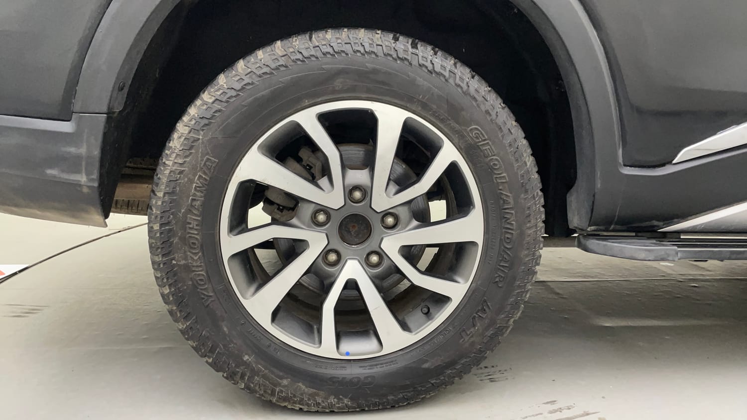 Used 2024 Mahindra Scorpio N Z8 L 4WD Diesel AT 7 STR Diesel Automatic tyres RIGHT REAR TYRE RIM VIEW