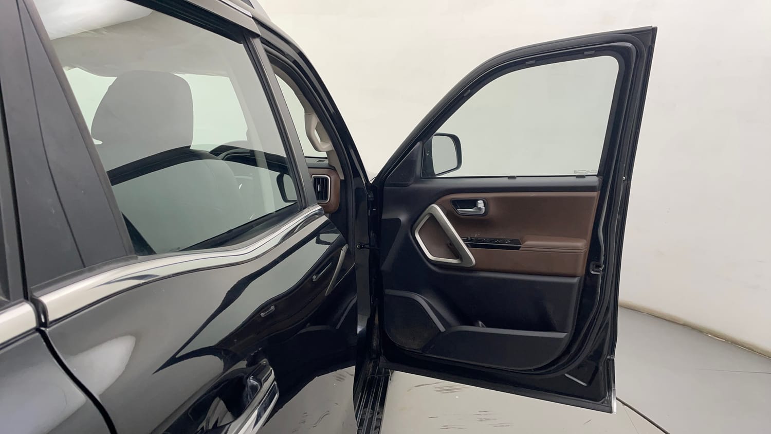 Used 2024 Mahindra Scorpio N Z8 L 4WD Diesel AT 7 STR Diesel Automatic interior RIGHT FRONT DOOR OPEN VIEW