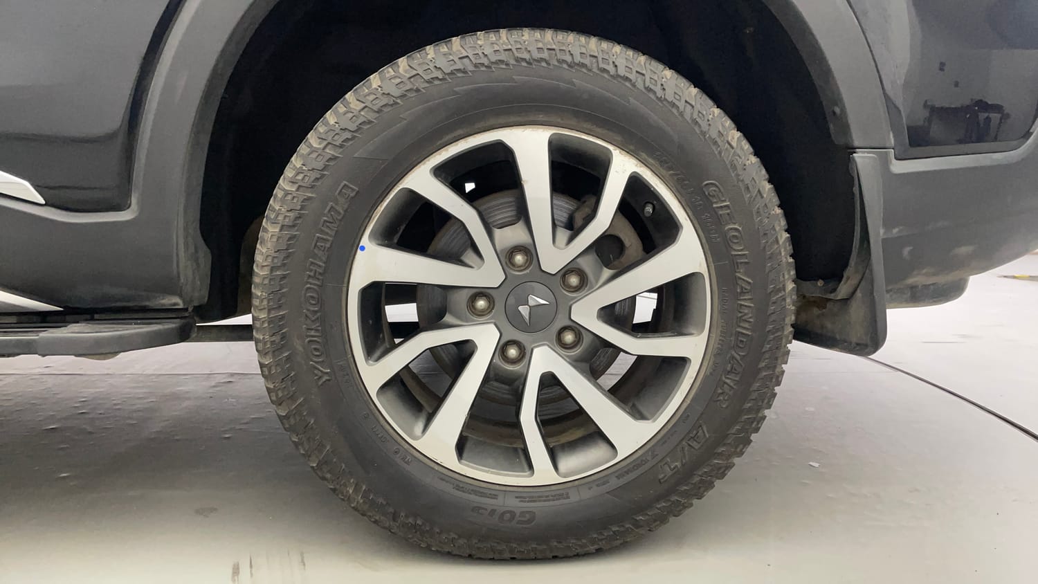 Used 2024 Mahindra Scorpio N Z8 L 4WD Diesel AT 7 STR Diesel Automatic tyres LEFT REAR TYRE RIM VIEW