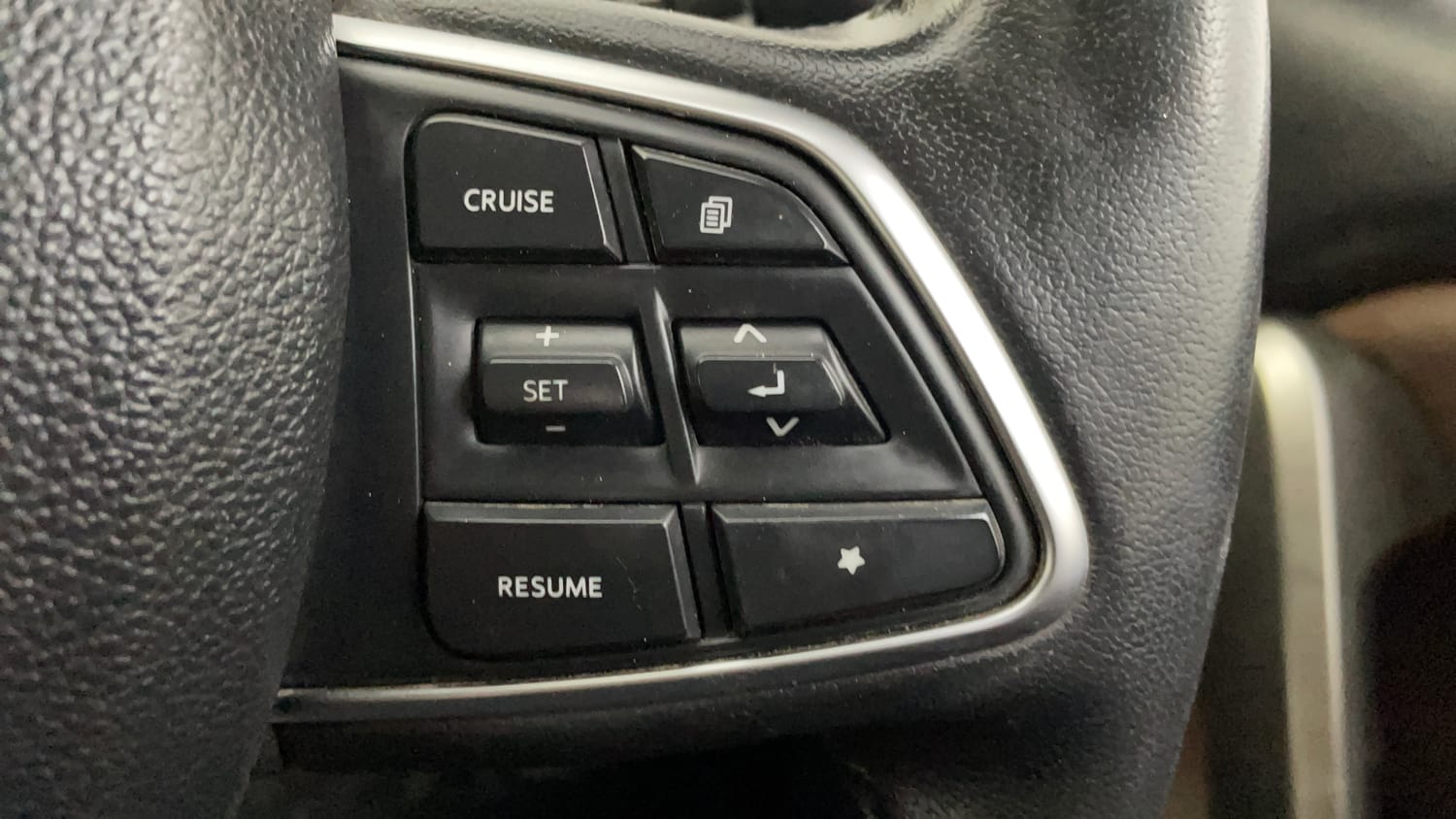 Used 2024 Mahindra Scorpio N Z8 L 4WD Diesel AT 7 STR Diesel Automatic top_features Cruise control