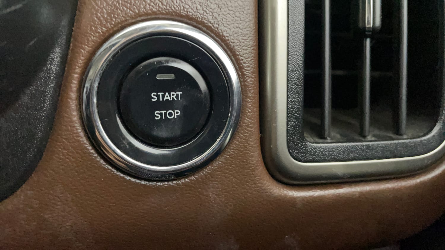 Used 2024 Mahindra Scorpio N Z8 L 4WD Diesel AT 7 STR Diesel Automatic top_features Keyless start
