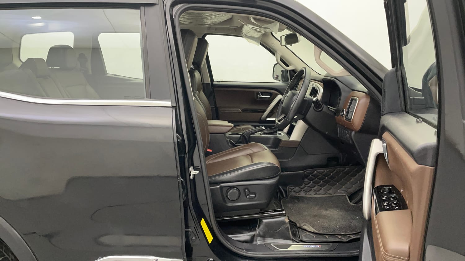 Used 2024 Mahindra Scorpio N Z8 L 4WD Diesel AT 7 STR Diesel Automatic interior RIGHT SIDE FRONT DOOR CABIN VIEW