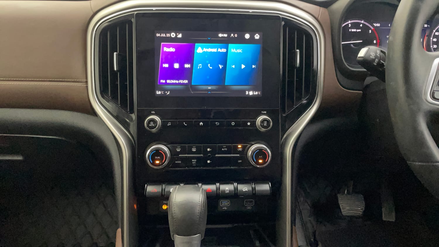 Used 2024 Mahindra Scorpio N Z8 L 4WD Diesel AT 7 STR Diesel Automatic interior MUSIC SYSTEM & AC CONTROL VIEW