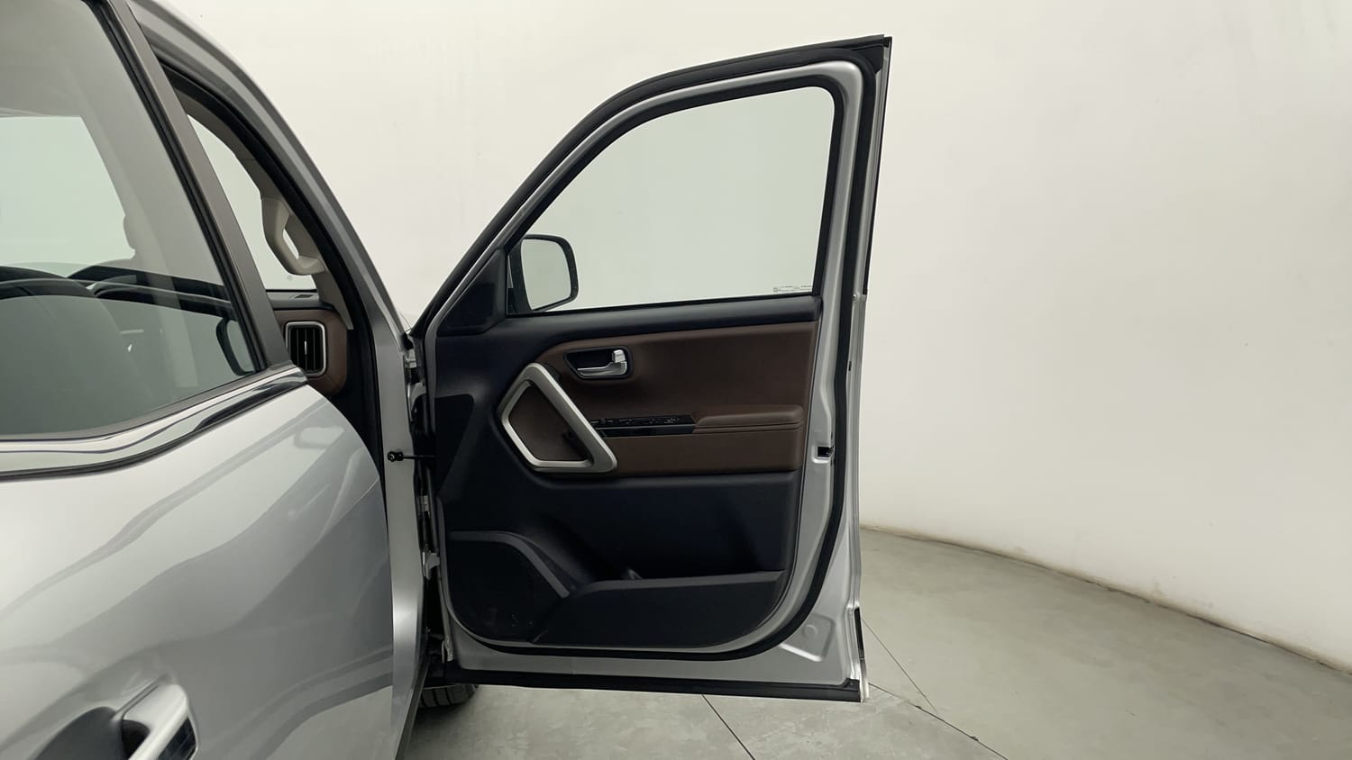 Used 2024 Mahindra Scorpio N Z8 L Diesel 7 STR Diesel Manual interior RIGHT FRONT DOOR OPEN VIEW