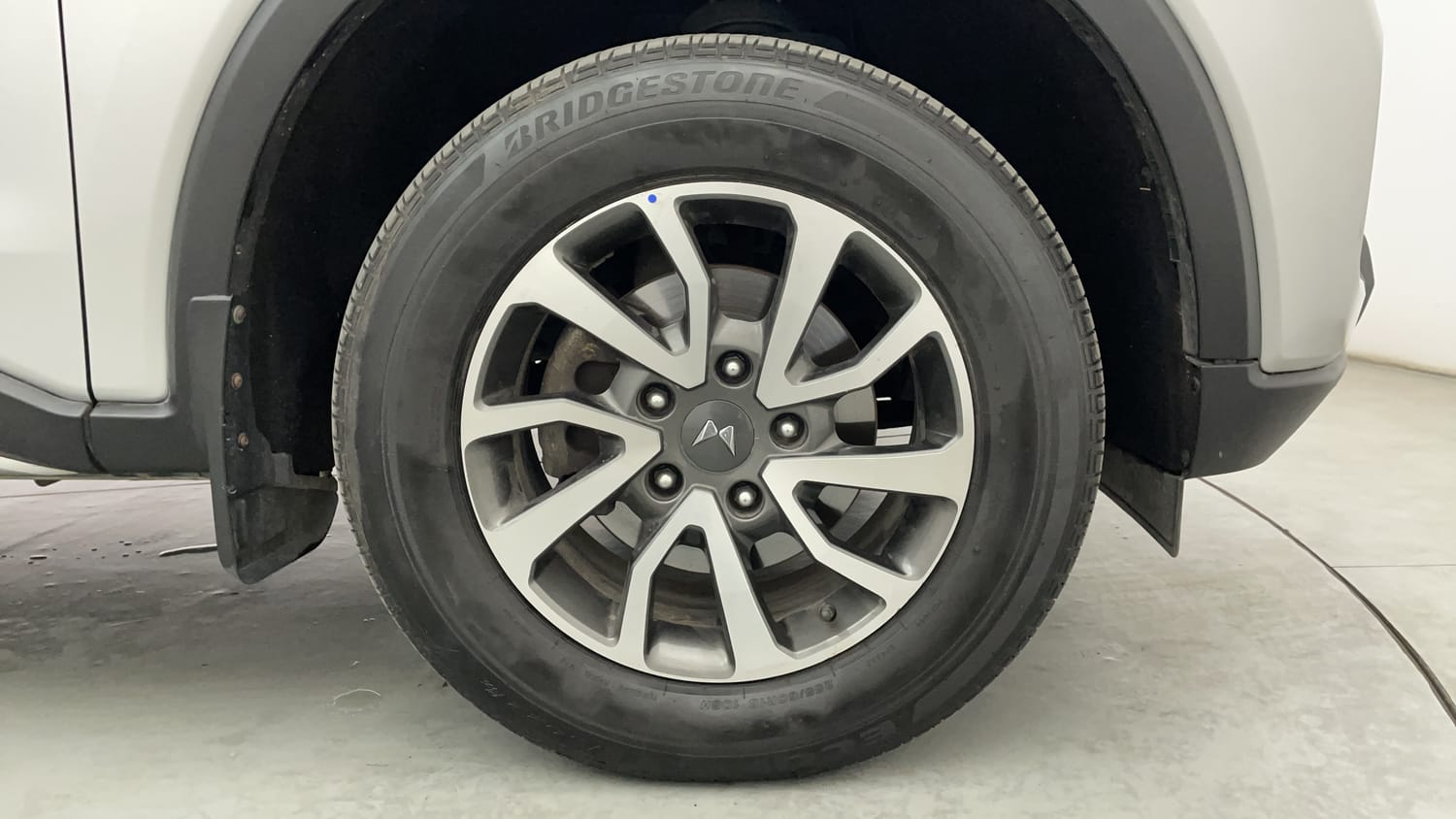 Used 2024 Mahindra Scorpio N Z8 L Diesel 7 STR Diesel Manual tyres RIGHT FRONT TYRE RIM VIEW
