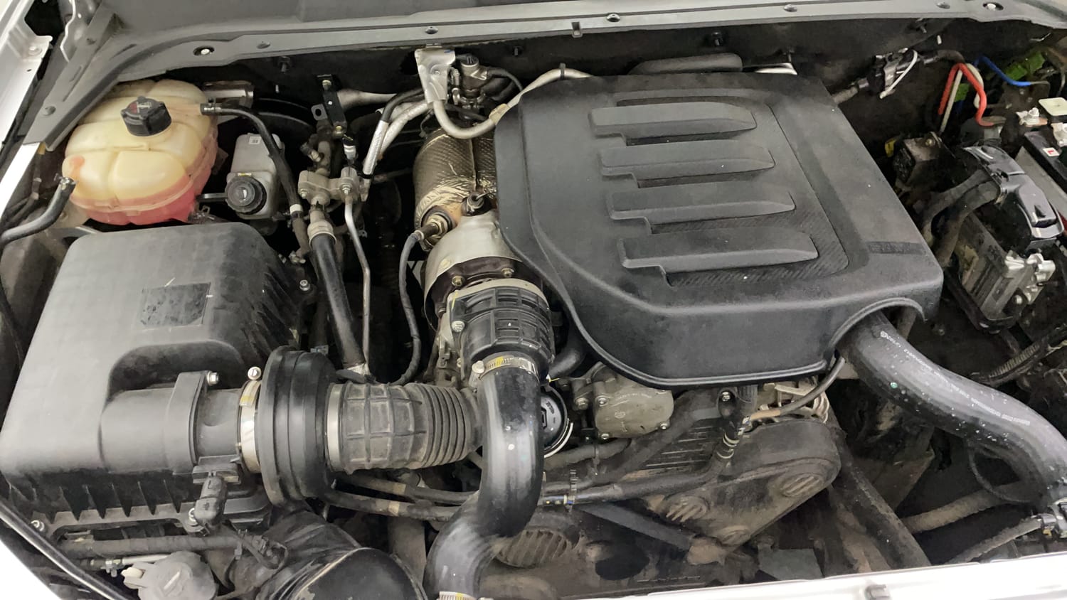 Used 2024 Mahindra Scorpio N Z8 L Diesel 7 STR Diesel Manual engine ENGINE RIGHT SIDE VIEW
