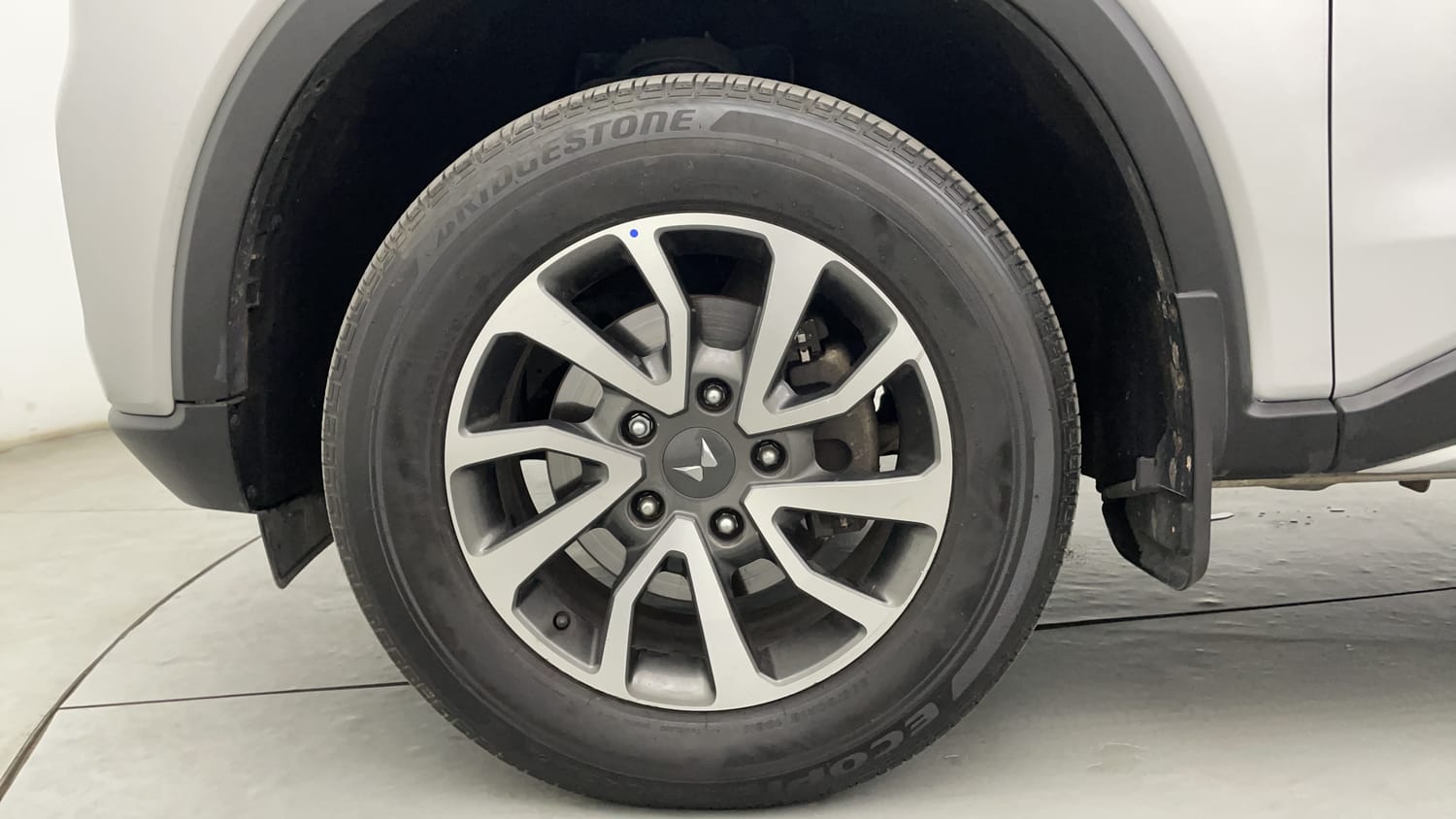 Used 2024 Mahindra Scorpio N Z8 L Diesel 7 STR Diesel Manual tyres LEFT FRONT TYRE RIM VIEW