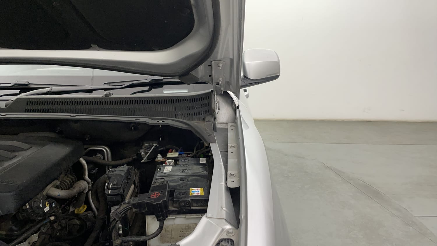 Used 2024 Mahindra Scorpio N Z8 L Diesel 7 STR Diesel Manual engine ENGINE LEFT SIDE HINGE & APRON VIEW