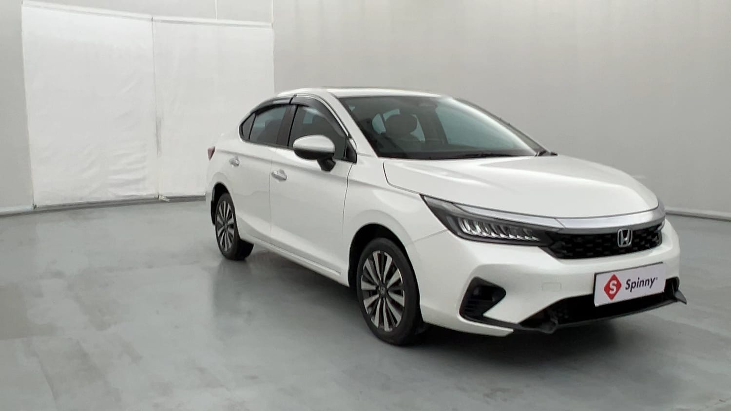 Used 2024 Honda City ZX Petrol MT Petrol Manual exterior RIGHT FRONT CORNER VIEW