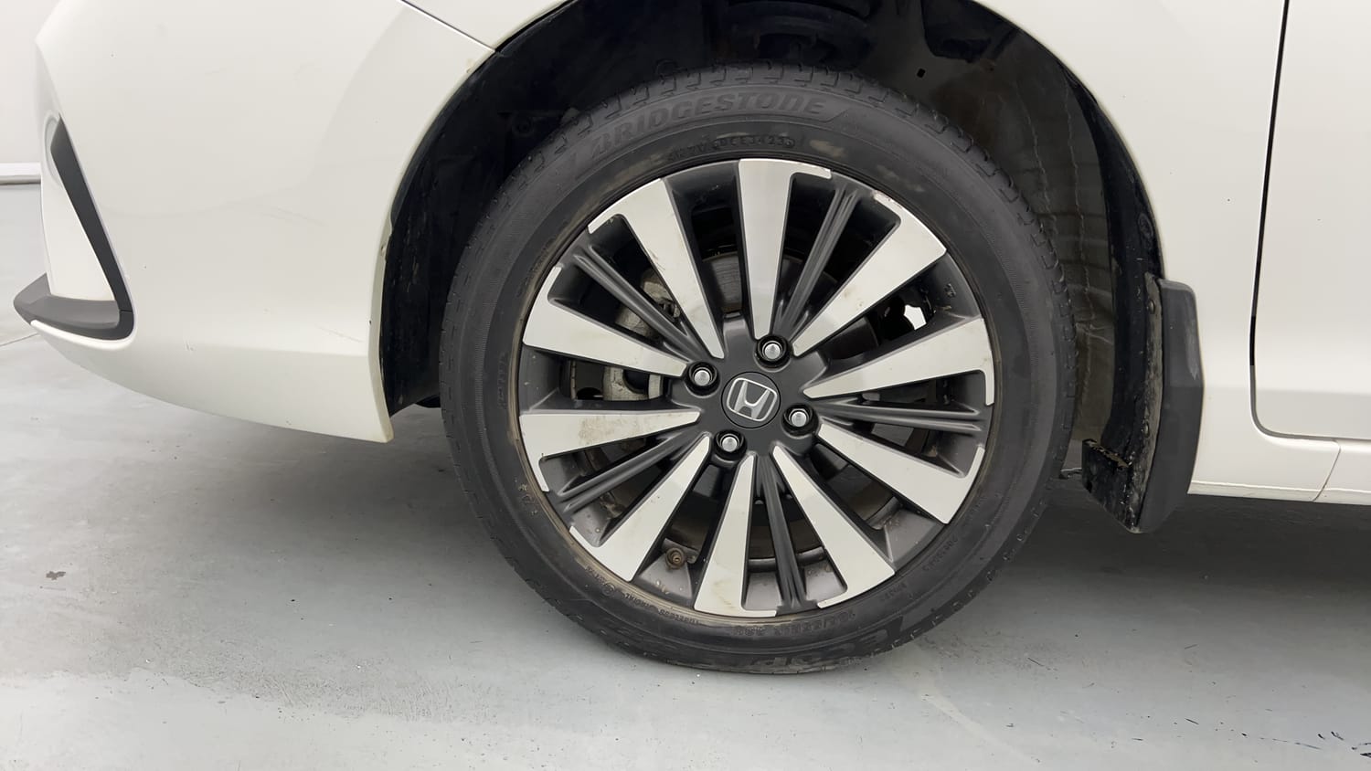 Used 2024 Honda City ZX Petrol MT Petrol Manual tyres LEFT FRONT TYRE RIM VIEW
