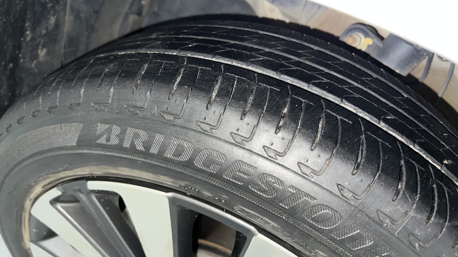 Used 2024 Honda City ZX Petrol MT Petrol Manual tyres LEFT FRONT TYRE TREAD VIEW