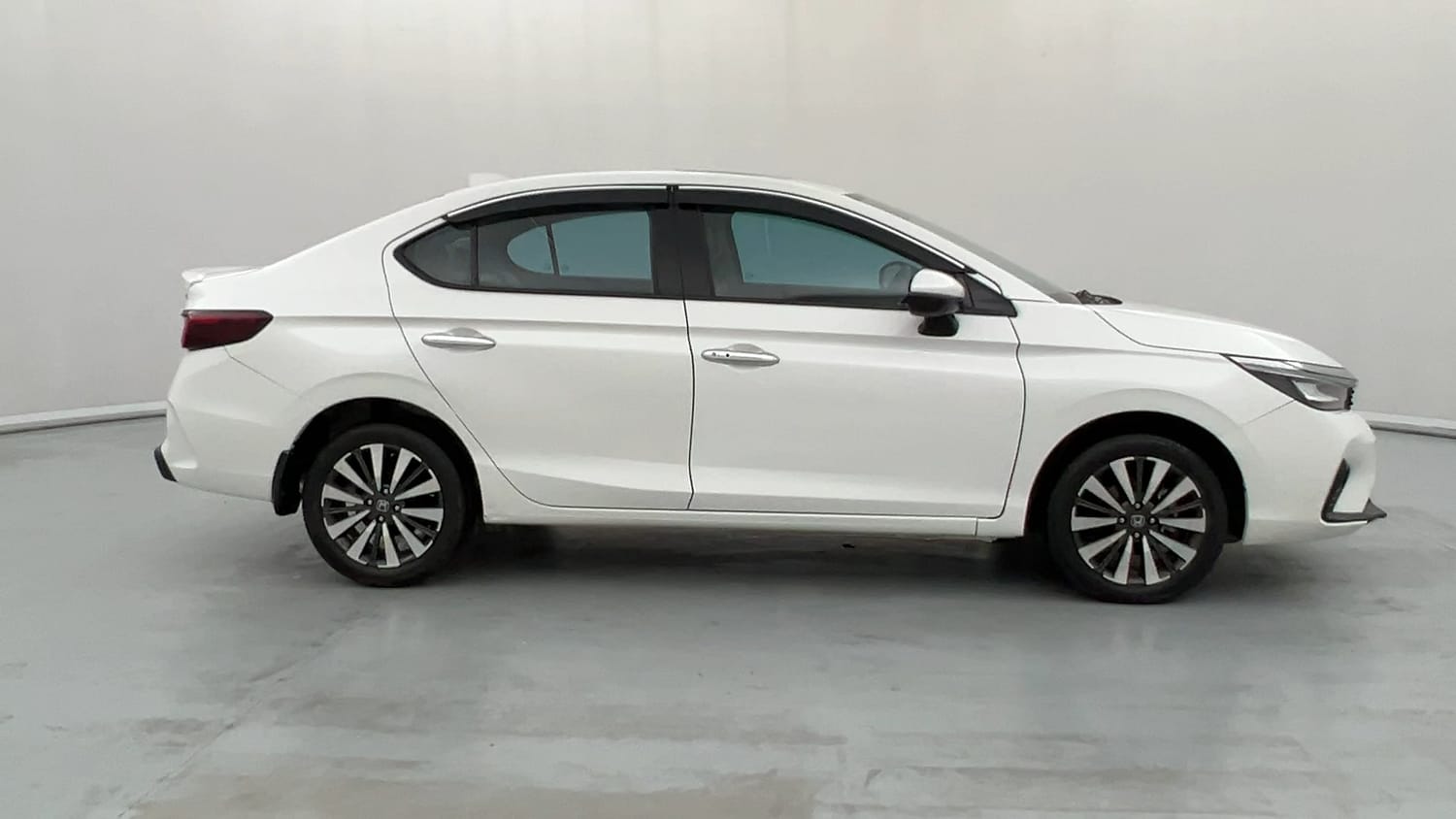 Used 2024 Honda City ZX Petrol MT Petrol Manual exterior RIGHT SIDE VIEW