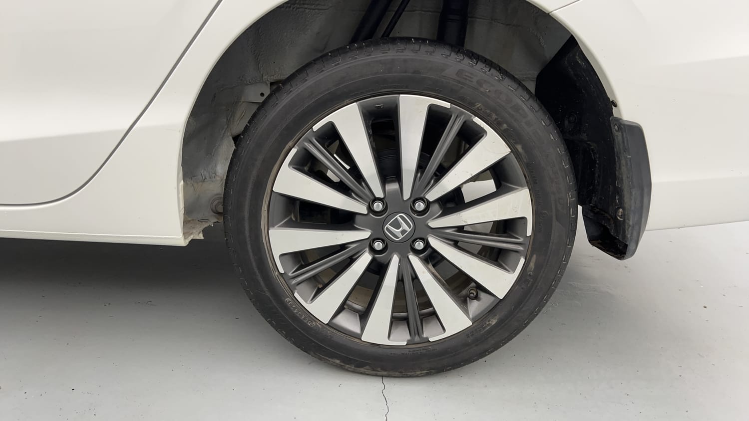 Used 2024 Honda City ZX Petrol MT Petrol Manual tyres LEFT REAR TYRE RIM VIEW
