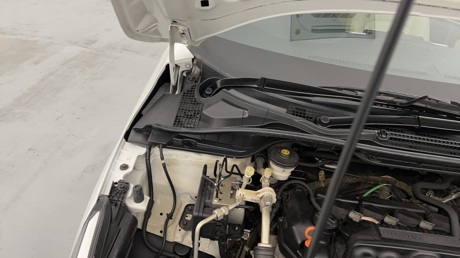 Used 2024 Honda City ZX Petrol MT Petrol Manual engine ENGINE RIGHT SIDE HINGE & APRON VIEW