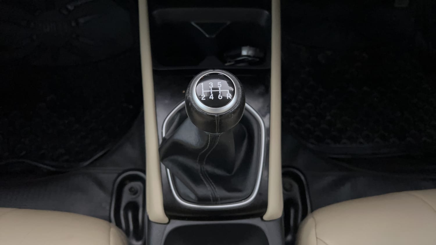 Used 2024 Honda City ZX Petrol MT Petrol Manual interior GEAR  KNOB VIEW