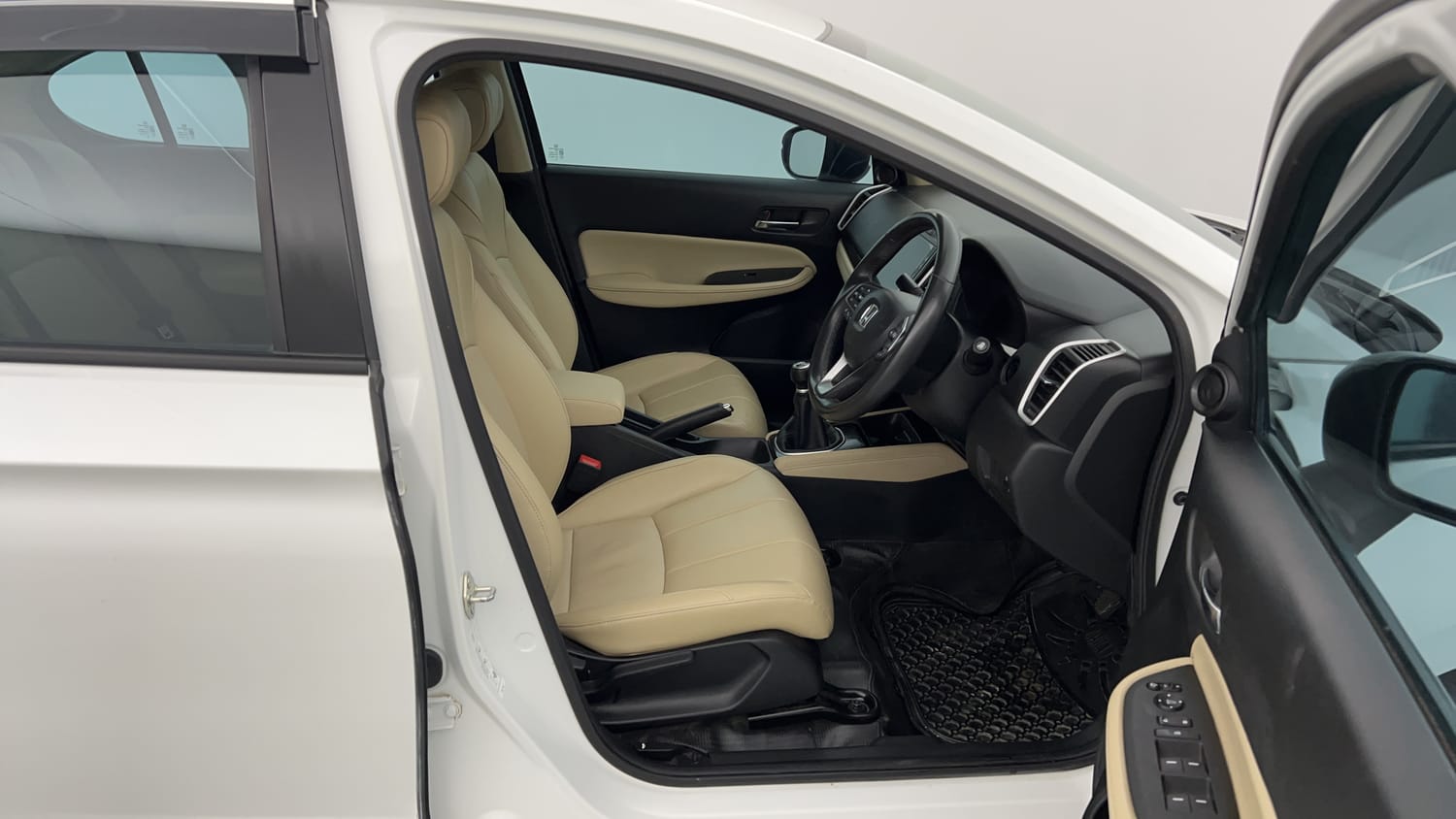 Used 2024 Honda City ZX Petrol MT Petrol Manual interior RIGHT SIDE FRONT DOOR CABIN VIEW