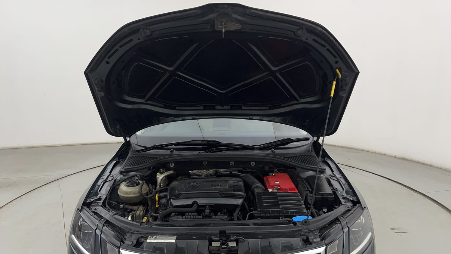 Used 2018 Skoda Octavia 1.8 TSI AT L K Petrol Automatic engine ENGINE & BONNET OPEN FRONT VIEW