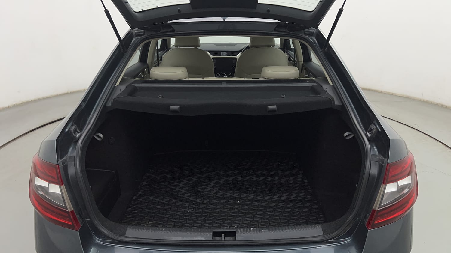Used 2018 Skoda Octavia 1.8 TSI AT L K Petrol Automatic interior DICKY INSIDE VIEW