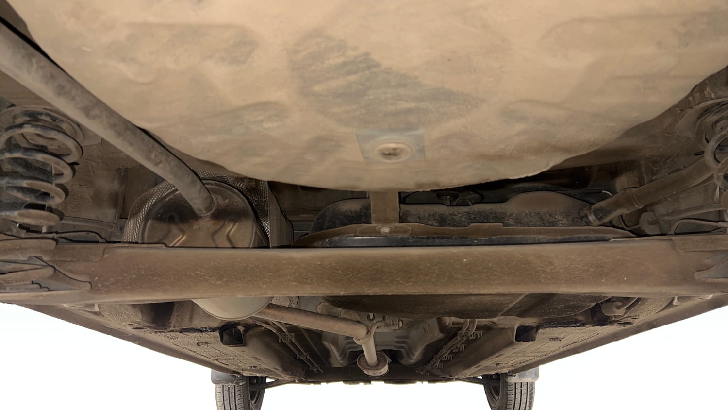 Used 2024 Renault Kwid RXL(O) 1.0 Petrol MT SCE Petrol Manual extra REAR UNDERBODY VIEW (TAKEN FROM REAR)