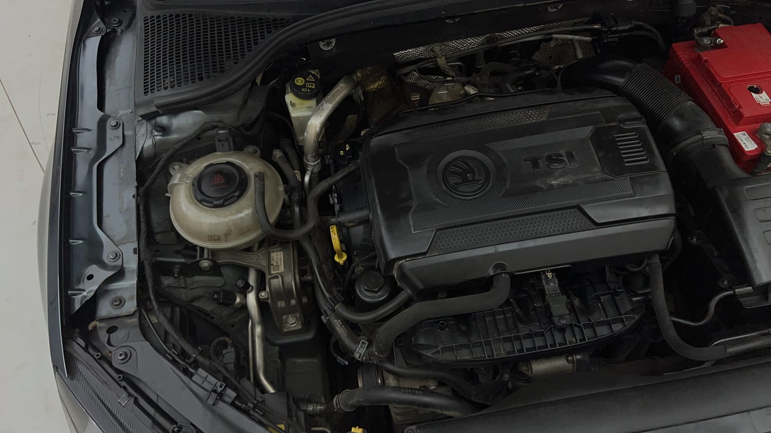Used 2018 Skoda Octavia 1.8 TSI AT L K Petrol Automatic engine ENGINE RIGHT SIDE VIEW
