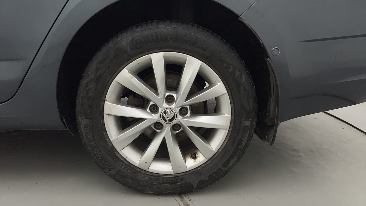 Used 2018 Skoda Octavia 1.8 TSI AT L K Petrol Automatic tyres LEFT REAR TYRE RIM VIEW